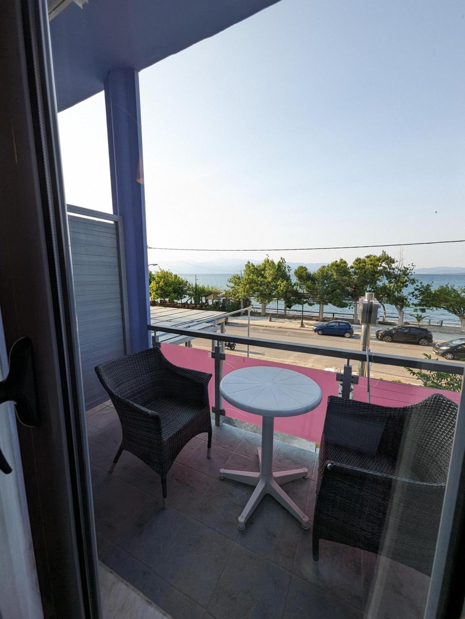 Okeania Seafront Rooms In Kamena Vourla Buitenkant foto