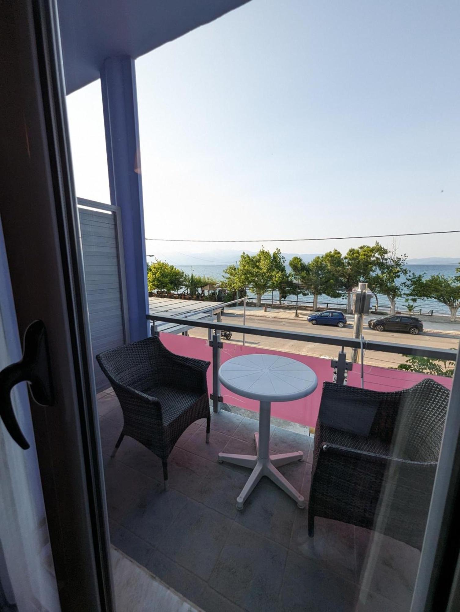Okeania Seafront Rooms In Kamena Vourla Buitenkant foto