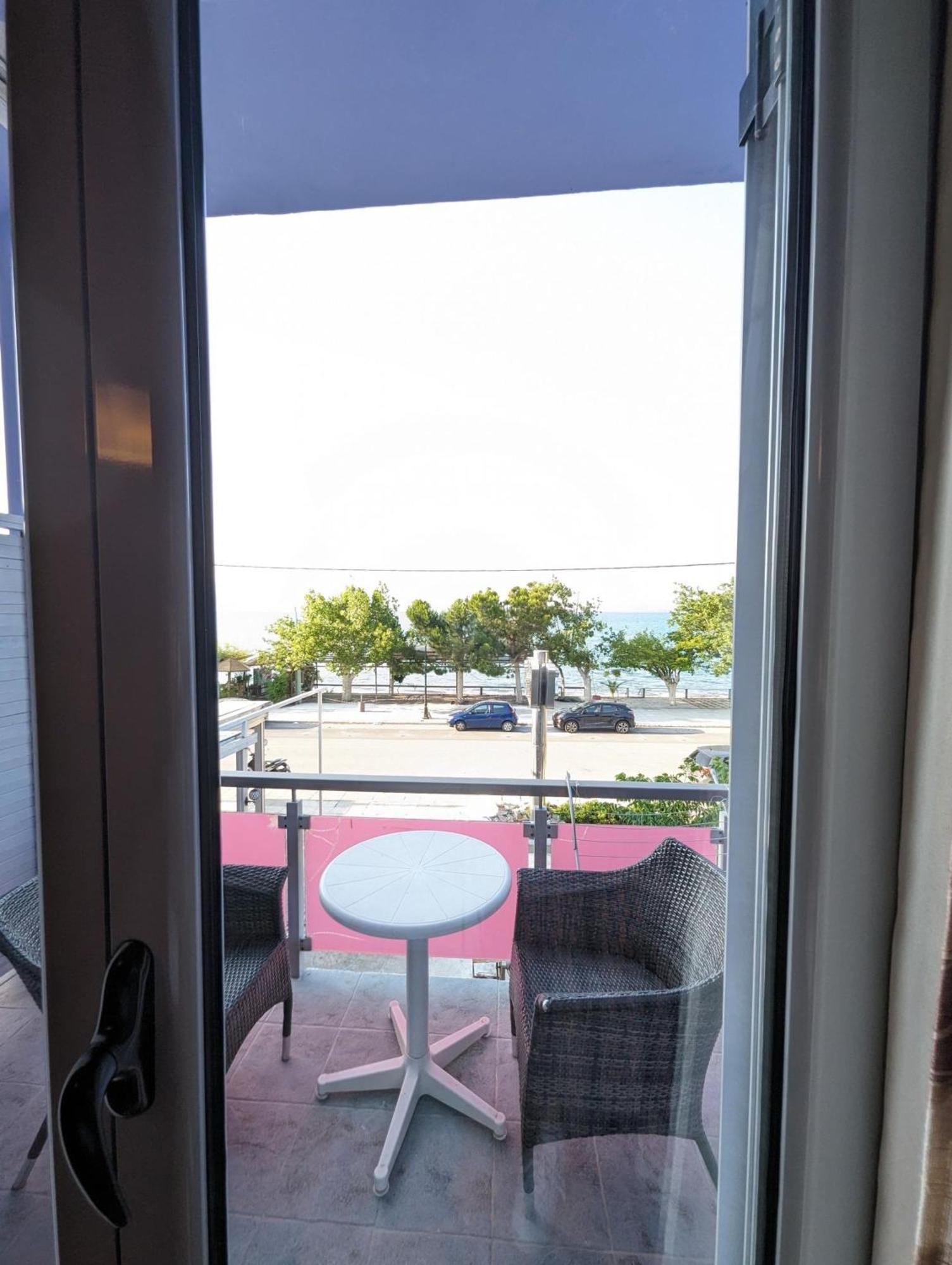 Okeania Seafront Rooms In Kamena Vourla Buitenkant foto