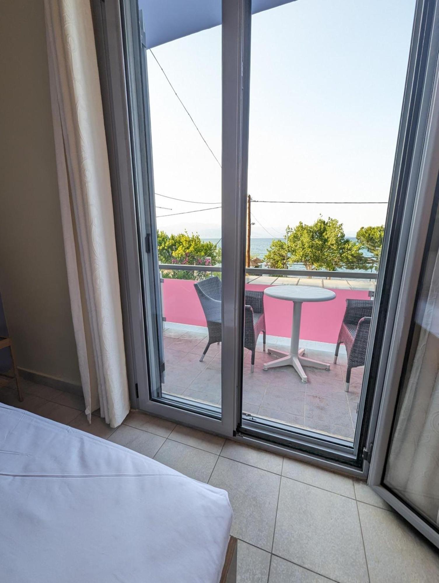 Okeania Seafront Rooms In Kamena Vourla Buitenkant foto