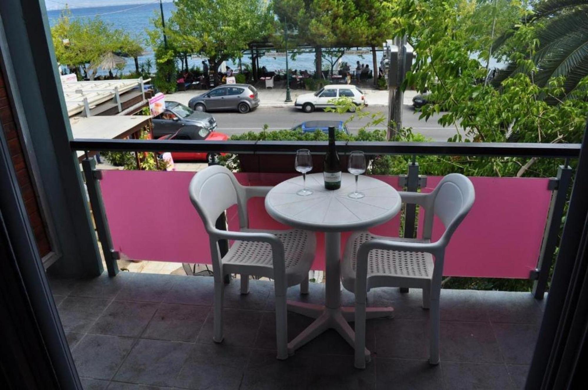 Okeania Seafront Rooms In Kamena Vourla Buitenkant foto
