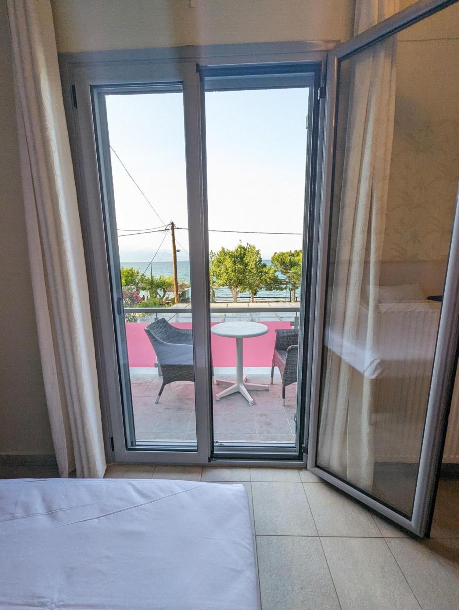 Okeania Seafront Rooms In Kamena Vourla Buitenkant foto