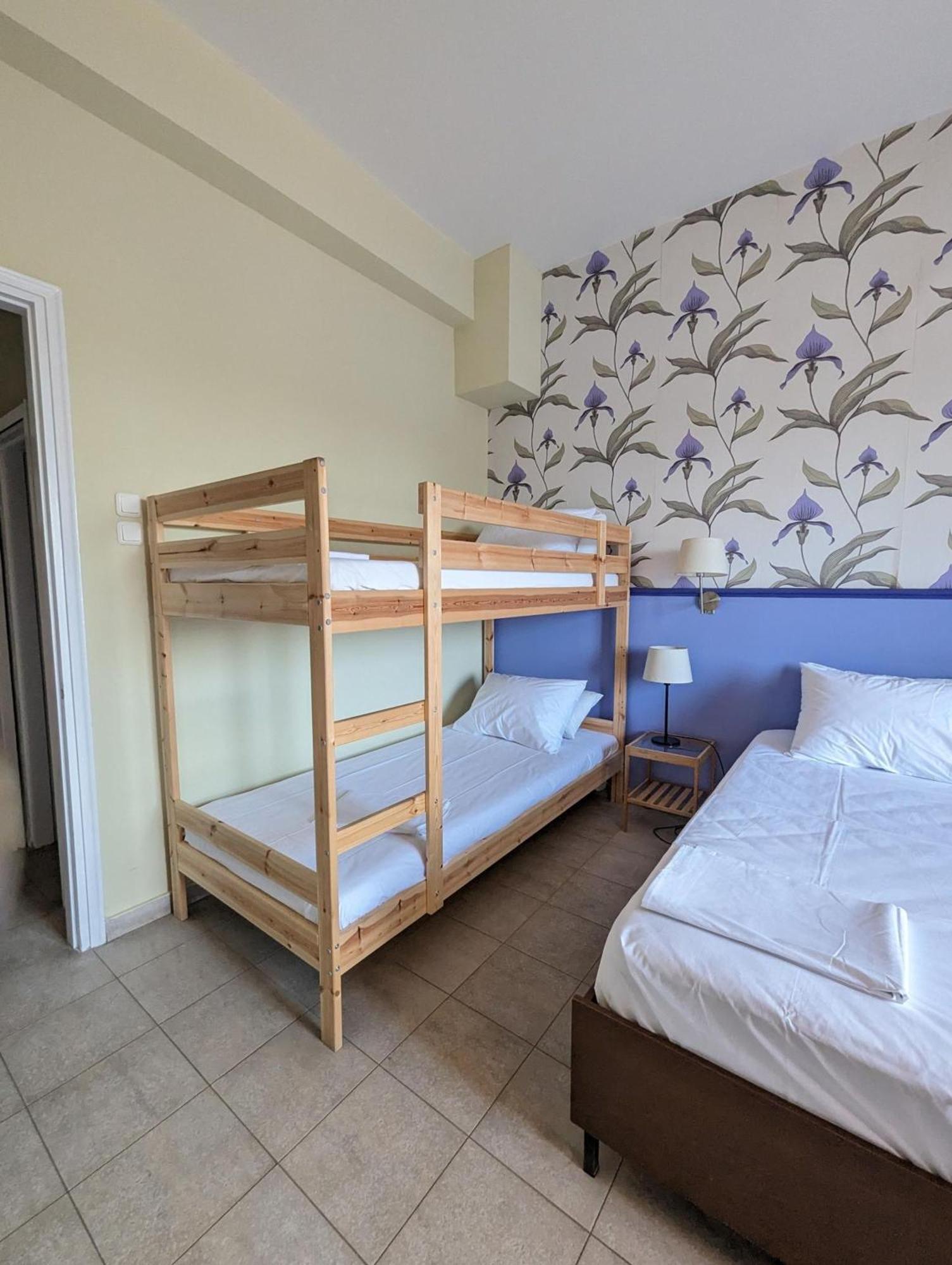 Okeania Seafront Rooms In Kamena Vourla Buitenkant foto