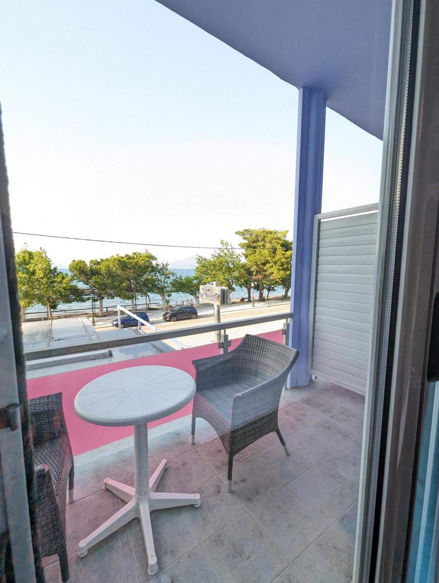 Okeania Seafront Rooms In Kamena Vourla Buitenkant foto