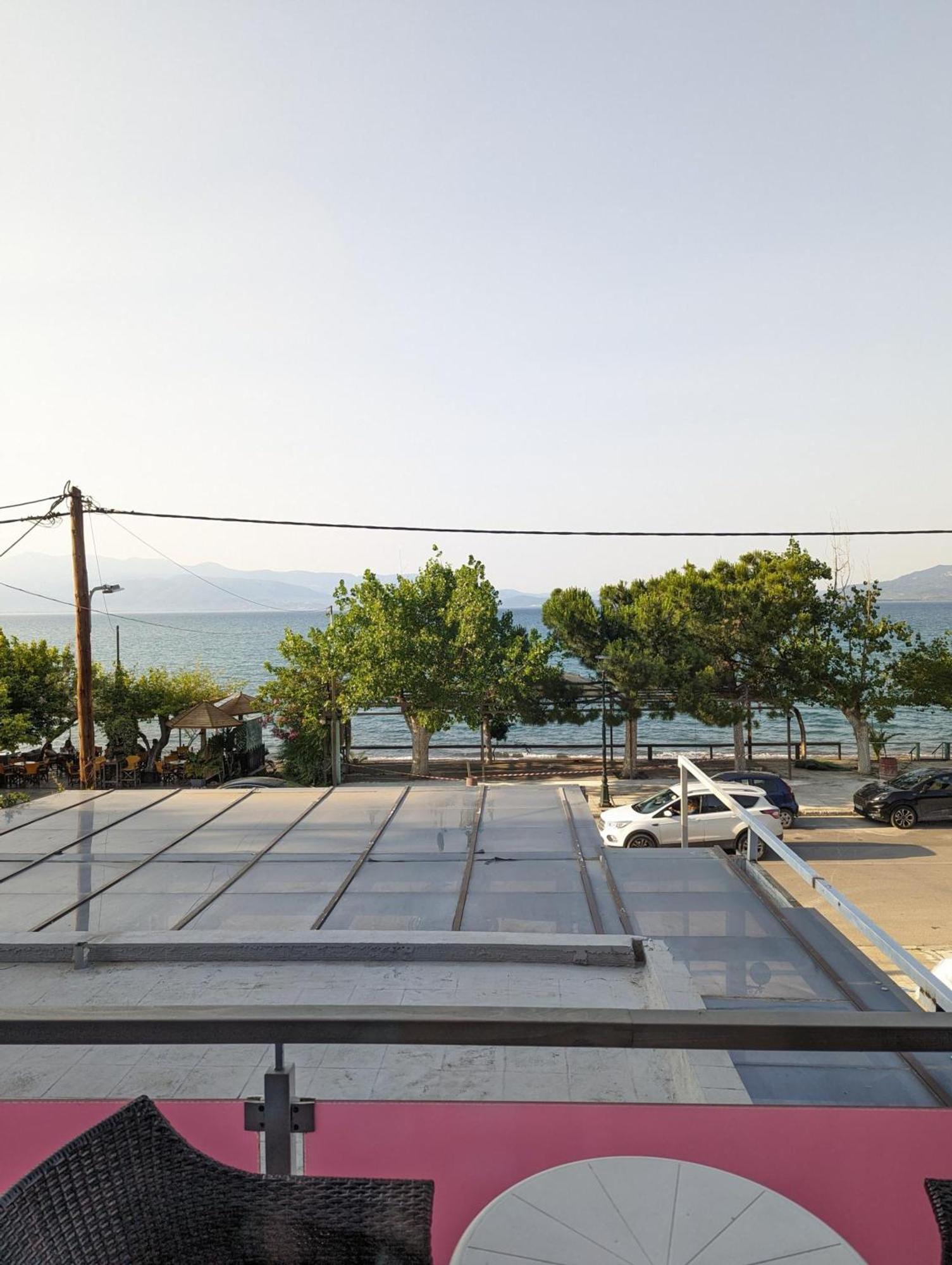 Okeania Seafront Rooms In Kamena Vourla Buitenkant foto