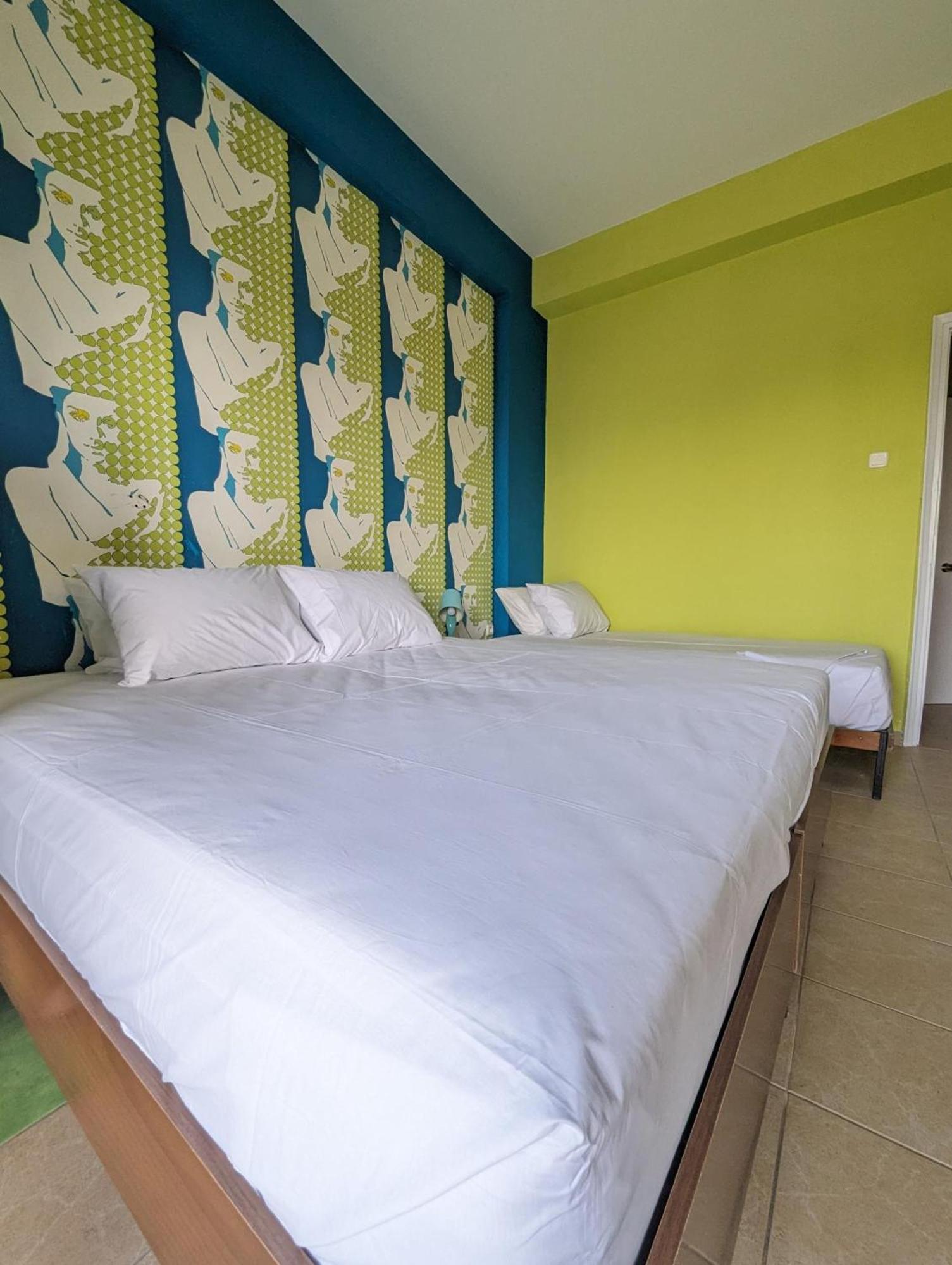Okeania Seafront Rooms In Kamena Vourla Buitenkant foto