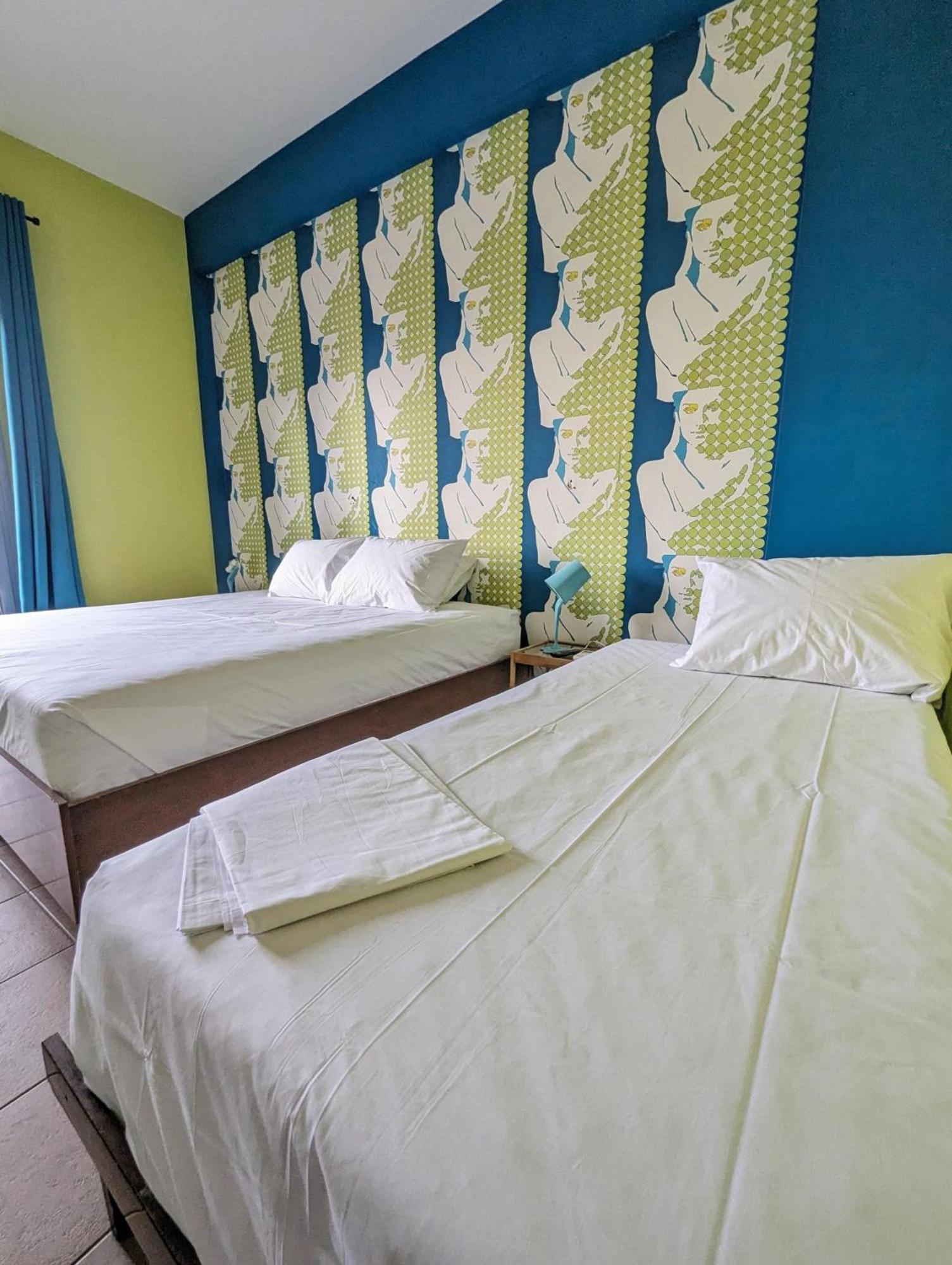 Okeania Seafront Rooms In Kamena Vourla Buitenkant foto