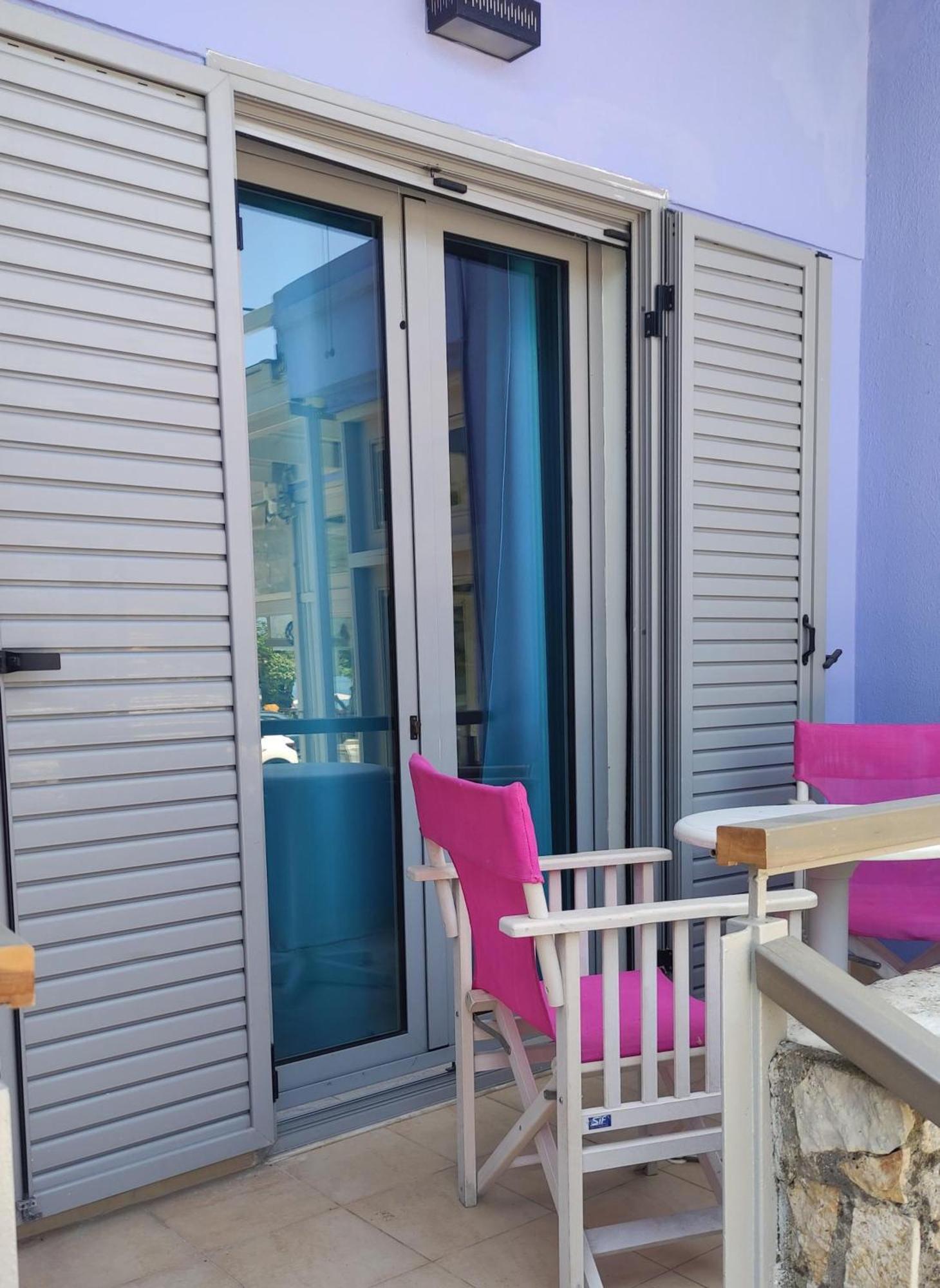 Okeania Seafront Rooms In Kamena Vourla Buitenkant foto