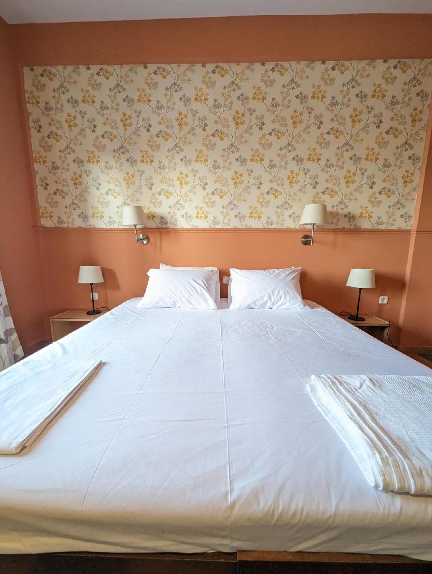 Okeania Seafront Rooms In Kamena Vourla Buitenkant foto