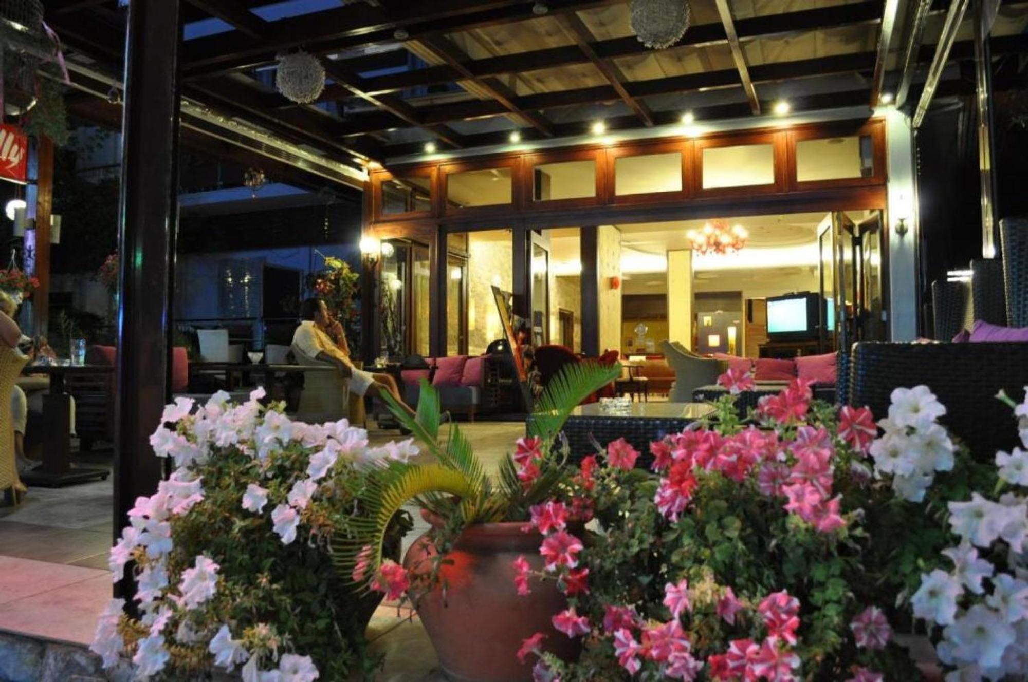 Okeania Seafront Rooms In Kamena Vourla Buitenkant foto