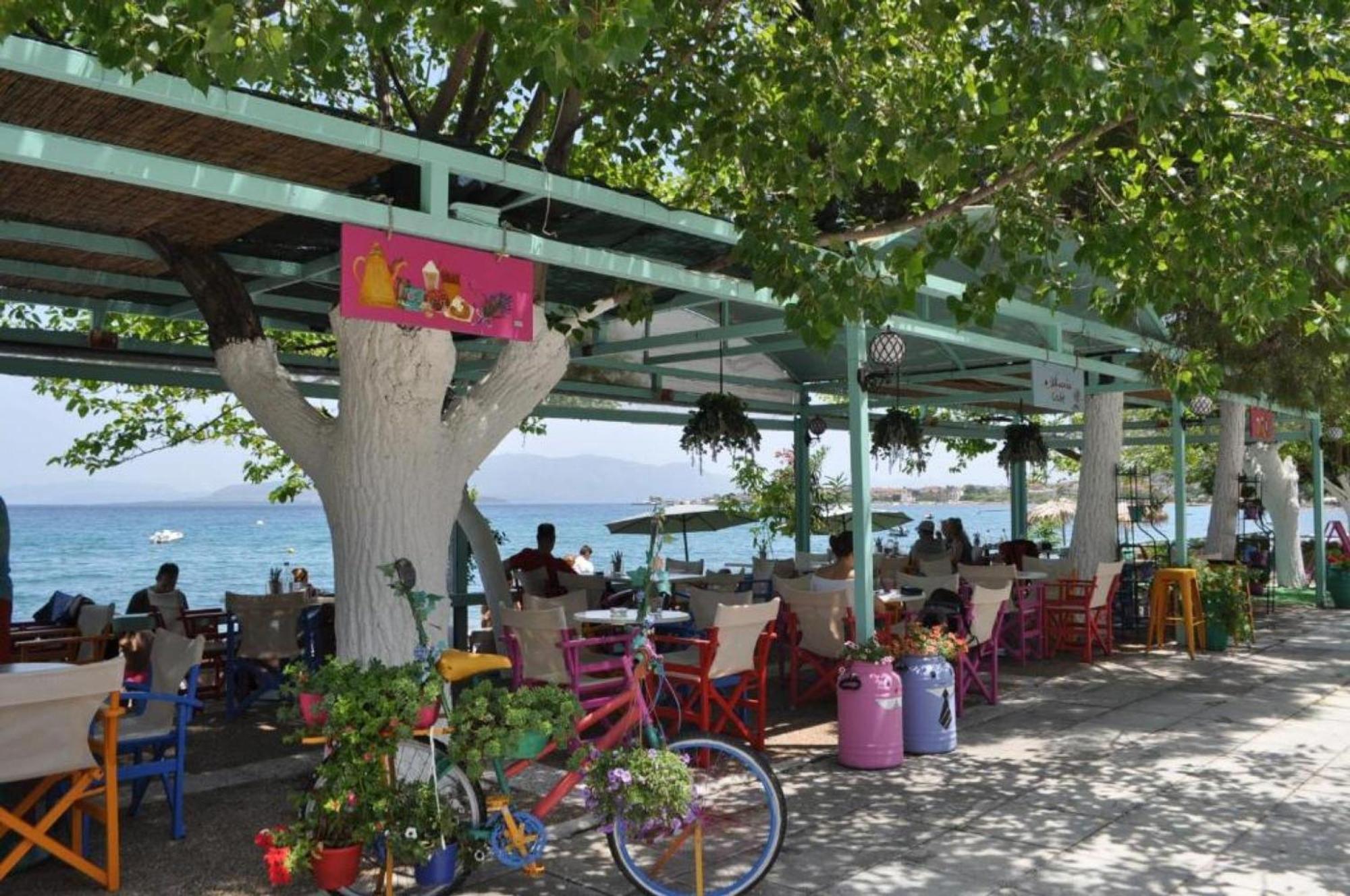 Okeania Seafront Rooms In Kamena Vourla Buitenkant foto