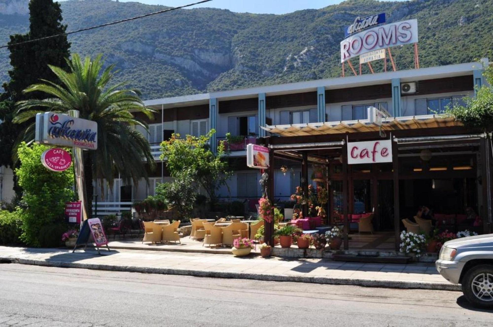 Okeania Seafront Rooms In Kamena Vourla Buitenkant foto