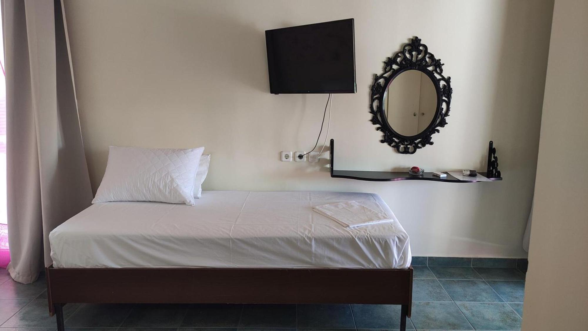 Okeania Seafront Rooms In Kamena Vourla Buitenkant foto
