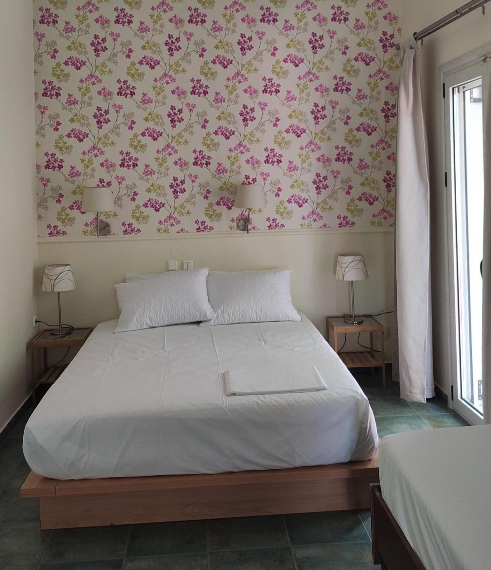 Okeania Seafront Rooms In Kamena Vourla Buitenkant foto