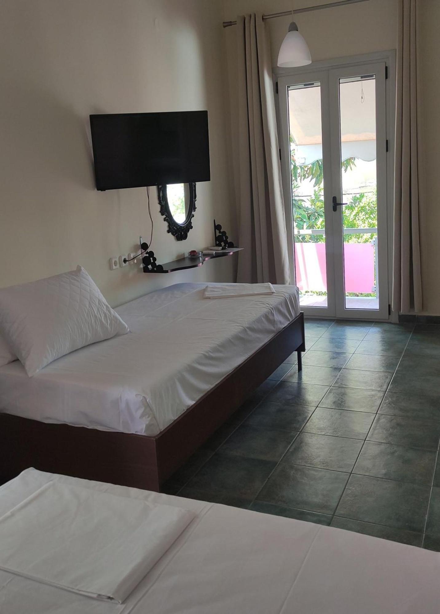 Okeania Seafront Rooms In Kamena Vourla Buitenkant foto